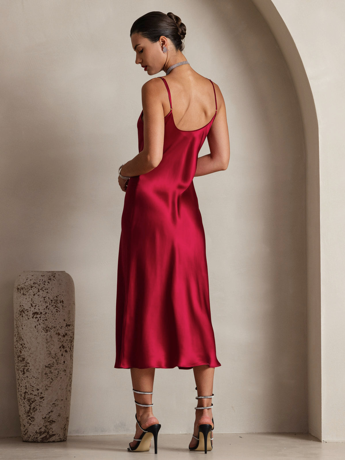 Langes Seidenkleid mit Spaghettiträgern