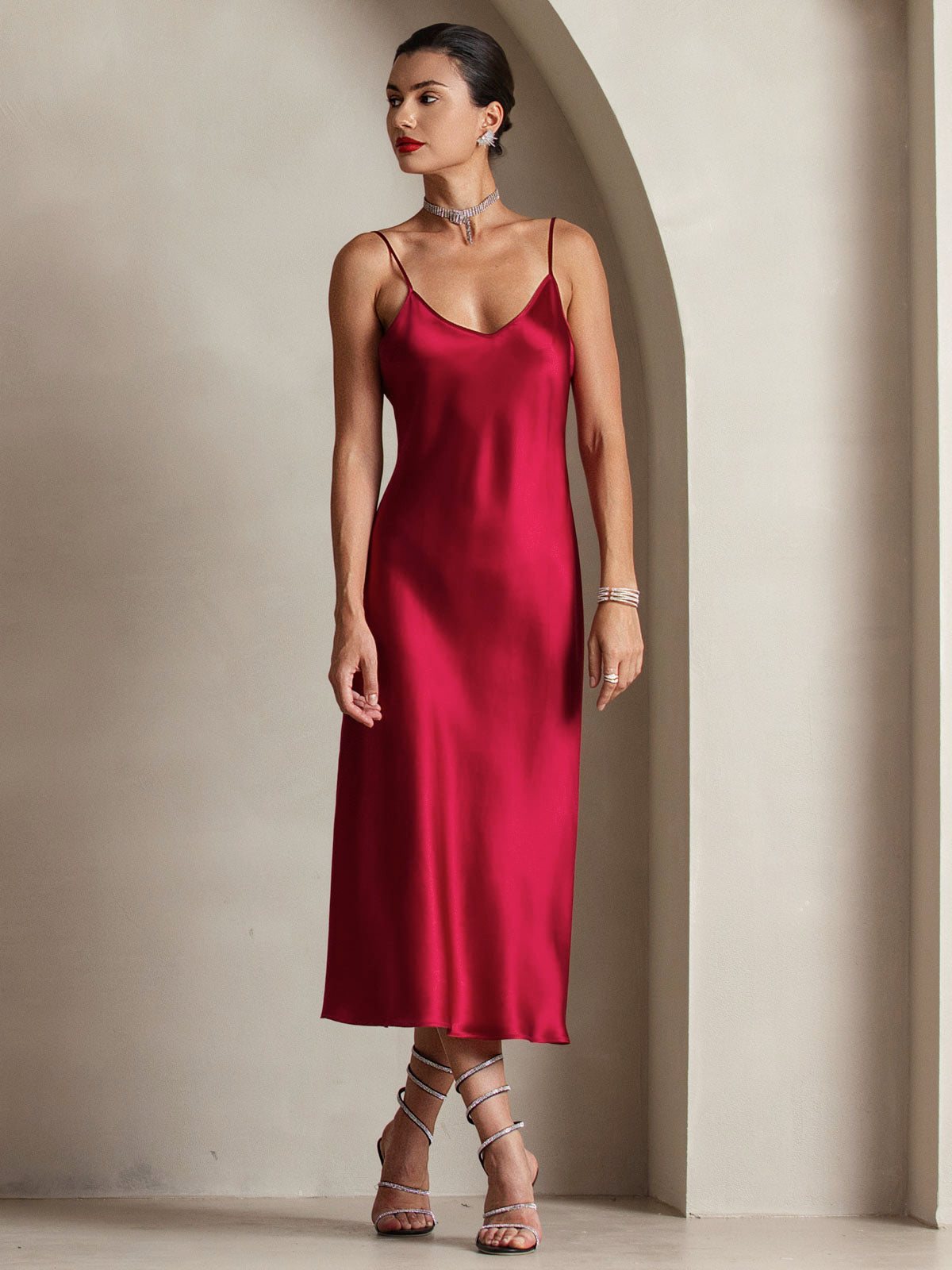 Langes Seidenkleid mit Spaghettiträgern